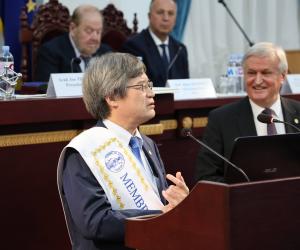 Vizita 2 laureati Premiul Noble la ASM oct 2025